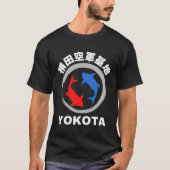 Yokota luchtmachtbasis in het Japans met Koi Fish T-shirt (Voorkant)