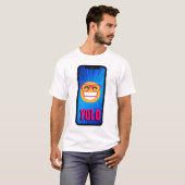 YOLO EMOJI MET EYEGLASES IN EEN CELLFONE T-SHIRT (Voorkant volledig)