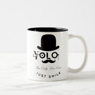 YOLO : Je leeft maar één keer - gewoon glimlache Tweekleurige Koffiemok