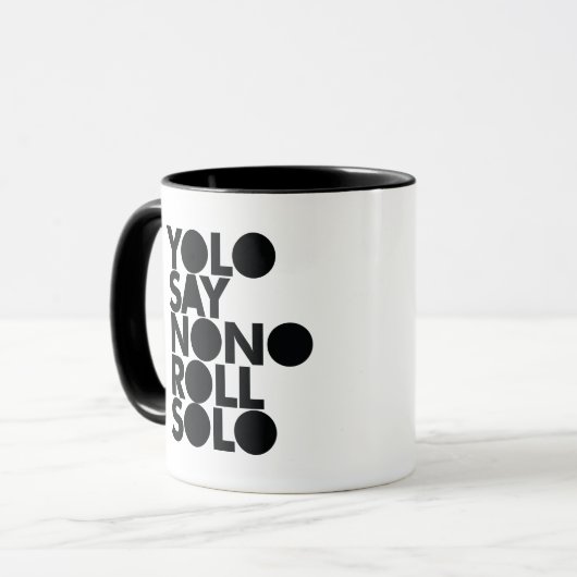 YOLO Roll Solo gevuld Mok (Voorkant links)