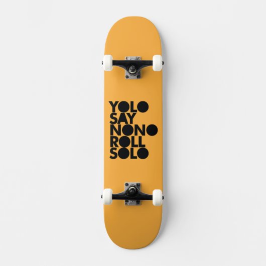 YOLO Roll Solo gevuld Persoonlijk Skateboard (Voorkant)