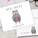 Yoo-hoo Heart Owl I Miss You School Teacher Briefkaart<br><div class="desc">Deze mooie yoo-hoo-uil is klaar om je studenten (of geliefden!) te verrassen! Het krijgen van daadwerkelijke post is zo'n speciale en leuke manier om iemand te laten weten dat je mist en aan hen denkt! Ideaal voor docenten van jonge studenten tijdens sociale afstanden.</div>