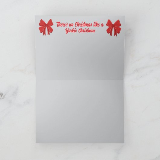 Yorkie Christmas Sleigh Aankondiging (Binnen)