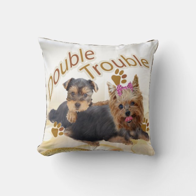 Yorkie Double Trouble Pillow door PetVenturesUSA Kussen (Voorkant)
