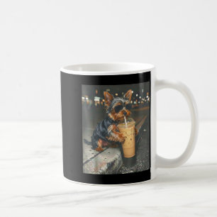 Yorkie drinkt ijskoffie grappige dieren meme hond koffiemok
