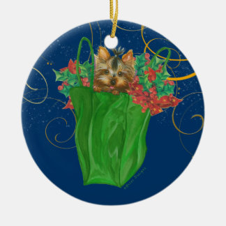 Yorkie in een kersttas keramisch ornament