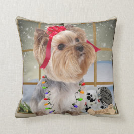 Yorkie in Kerstmis Light Pillow door PetVenturesUS Kussen