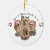 Yorkie Je kunt niet slechts één versiering hebben Keramisch Ornament (Links)