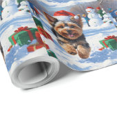 Yorkipoo die in de sneeuw rent met Kerstmuts Cadeaupapier (Rol Hoek)
