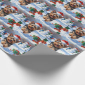 Yorkipoo die in de sneeuw rent met Kerstmuts Cadeaupapier (Hoek)
