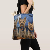 Yorkipoo Halloween Spooky Tote Bag (Dichtbij)