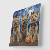 Yorkipoo Halloween Spooky Vierkante Klok (Hoek)