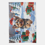 Yorkipoo Hardlopen in de sneeuw met kerst Pet Theedoek (Verticaal)