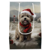 Yorkipoo Hond in Sneeuw Kerstmis Medium Cadeauzakje (Achterkant)