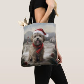 Yorkipoo Hond in Sneeuw Kerstmis Tote Bag (Dichtbij)
