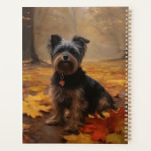 Yorkipoo in herfstbladeren vallen inspireren planner (Achterkant)