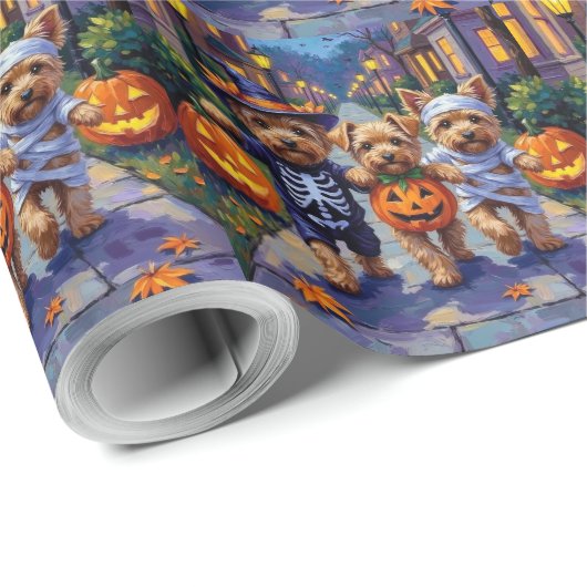 Yorkipoo Trick-or-Treating in Halloween Costumes Cadeaupapier (Rol Hoek)