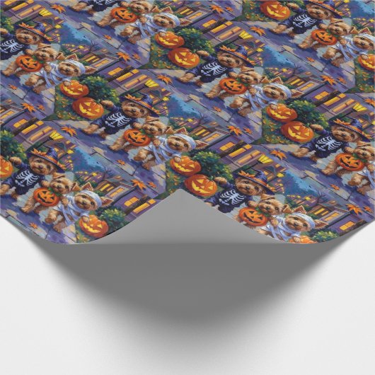 Yorkipoo Trick-or-Treating in Halloween Costumes Cadeaupapier (Hoek)
