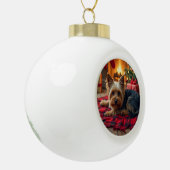 Yorkshire Terrier Cozy Christmas Evening Painting Keramische Bal Ornament (Links)