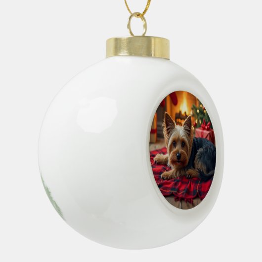 Yorkshire Terrier Cozy Christmas Evening Painting Keramische Bal Ornament (Links)