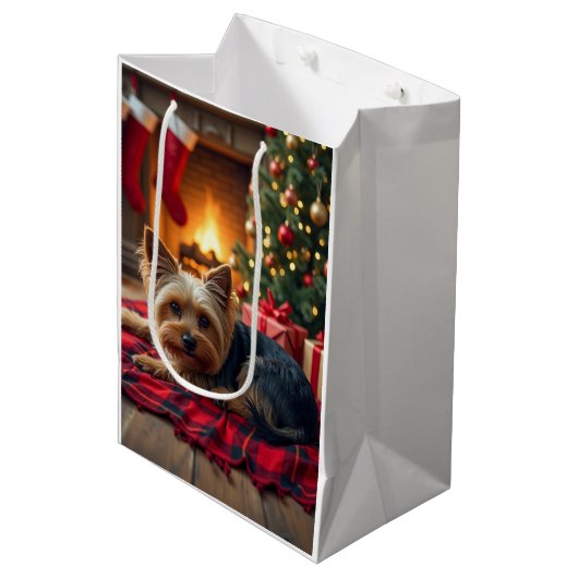 Yorkshire Terrier Cozy Christmas Evening Painting Medium Cadeauzakje (Voorkant Gekanteld)