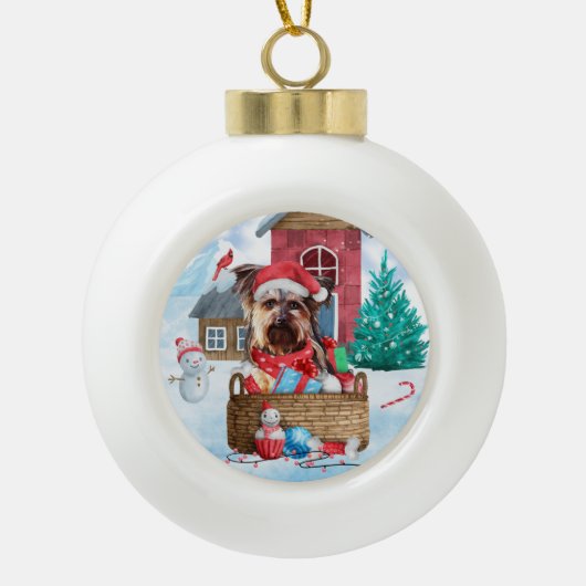 Yorkshire Terrier Dog in sneeuwkersthondenhuis Keramische Bal Ornament (Voorkant)