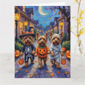 Yorkshire Terrier Dogs in Halloween Costumes Kaart (Gele Bloem)