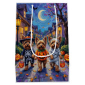Yorkshire Terrier Dogs in Halloween Costumes Medium Cadeauzakje (Achterkant)