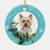 Yorkshire Terrier Evergreen Blue Snowflake Border Keramisch Ornament (Voorkant)