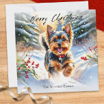 Yorkshire Terrier hond Yorkie in de sneeuw Kerstmi Feestdagenkaart<br><div class="desc">Deze elegante kerstkaart afbeeldingen een schattige Yorkshire Terrier, die geniet van een wandeling door de sneeuw met een late middaghemel, rode bessen en groenblijvende bomen. De illustratie is in een mooie waterverf stijl. Bovenaan staat de begroeting 'Merry Christmas' in stijlvolle scripttypografie, terwijl de tekst onderaan kan worden gepersonaliseerd met jouw...</div>