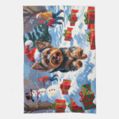 Yorkshire Terriër in de sneeuw met kerst Pet Theedoek (Verticaal)