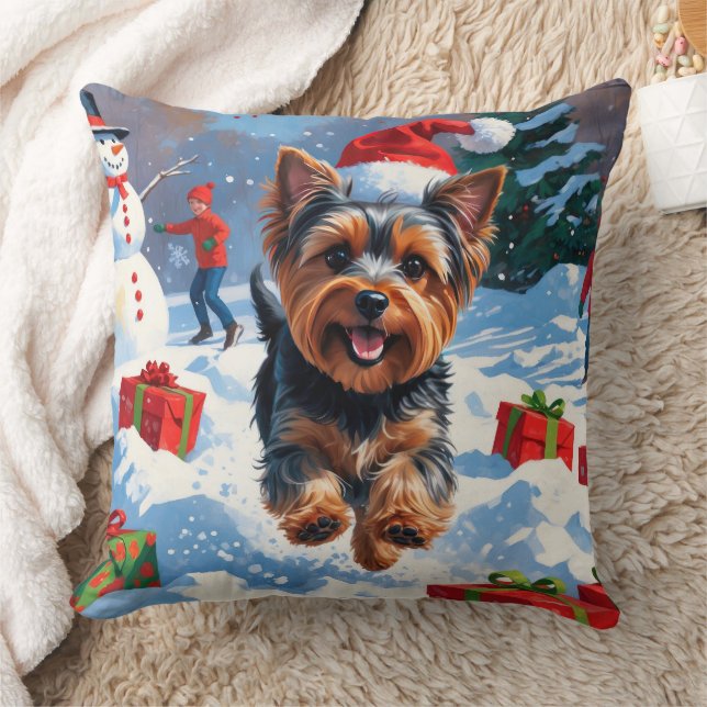 Yorkshire Terrier in de sneeuw met kerstmuts Kussen (Deken)