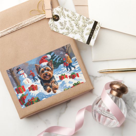 Yorkshire Terrier in de sneeuw met kerstmuts Rechthoekige Sticker (Geschenken)