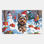 Yorkshire Terrier in de sneeuw met kerstmuts Rechthoekige Sticker (Voorkant)