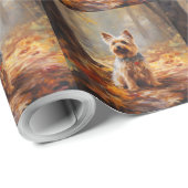 Yorkshire Terrier in herfstbladeren val inspireert Cadeaupapier (Rol Hoek)