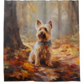 Yorkshire Terrier in herfstbladeren val inspireert Douchegordijn (Voorkant)