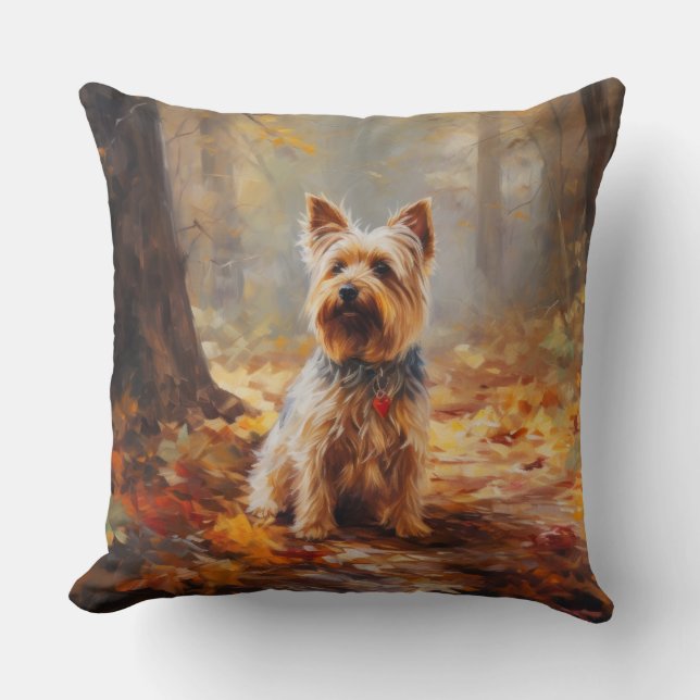 Yorkshire Terrier in herfstbladeren val inspireert Kussen (Voorkant)