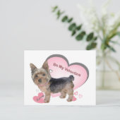 Yorkshire Terrier in roze kaarten (Staand voorkant)