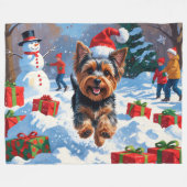 Yorkshire Terrier in Snow with Christmas Hat Fleece Deken (Voorkant (Horizontaal))