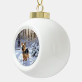 Yorkshire Terrier Laat het Sneeuwen Kerstmis Keramische Bal Ornament (Rechts)