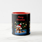 Yorkshire terriër, met een kerstmuts op de koffie tweekleurige koffiemok (Center)