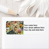 Yorkshire Terrier met Pansies Etiket (Insitu)