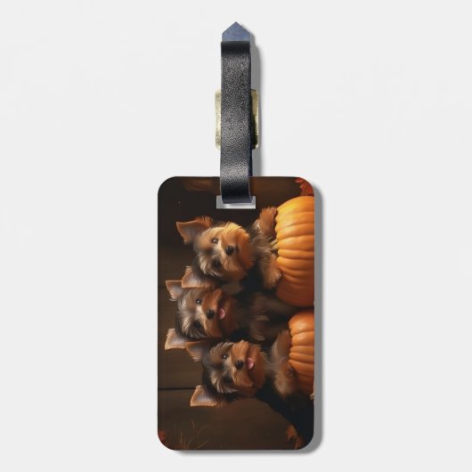 Yorkshire Terrier Puppy Herfst Delight Pompoen Bagagelabel (Achterkant verticaal)
