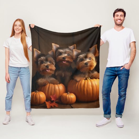 Yorkshire Terrier Puppy Herfst Delight Pompoen Fleece Deken (In situ)