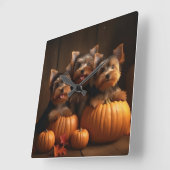 Yorkshire Terrier Puppy Herfst Delight Pompoen Vierkante Klok (Hoek)