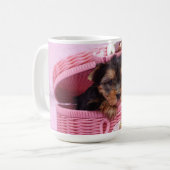 Yorkshire terrier puppy koffiemok (Voorkant links)