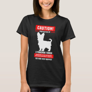 Yorkshire Terrier Waarschuwing Beschermd Door T-shirt