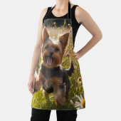 Yorkshire Terriers die in het gras spelen Schort (Insitu)
