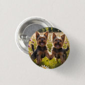 Yorkshire Terriers spelen in het gras Ronde Button 3,2 Cm (Voorkant /achterkant)