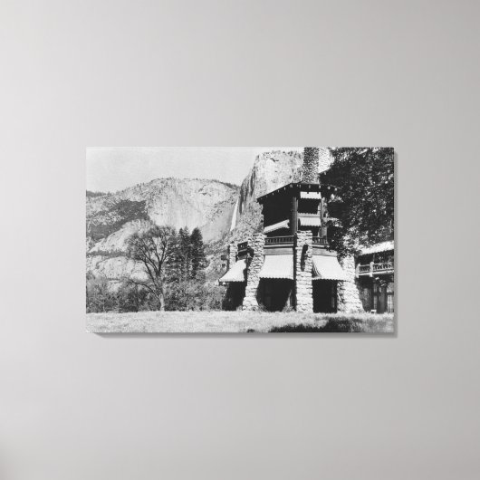 Yosemite, CA - The Ahwahnee Lodge and Valley Canvas Afdruk (Voorkant)